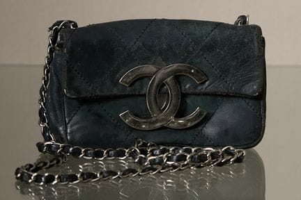 Chanel
Borsa in pelle trapuntata nera, finiture in