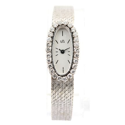 UTI
Montre de dame  Boîtier ovale en or gris 18 K 
