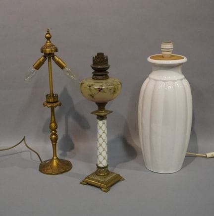 Manette de trois lampes: en métal doré; en céramiq