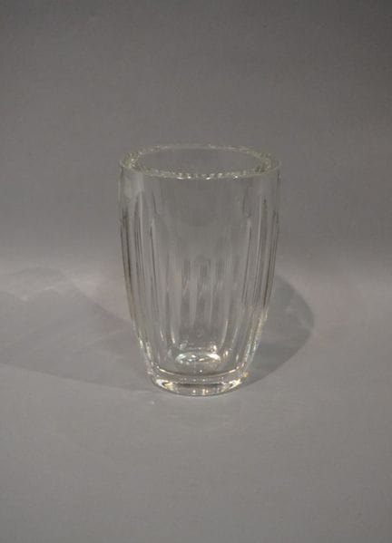 Saint-Louis: Geriffelte Kristallvase. 18 cm