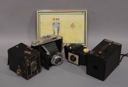 Manette de materiel photographique, deux appareils