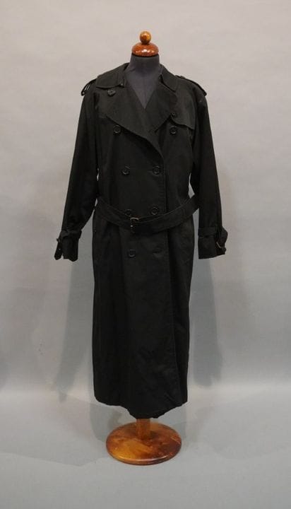 Burberrys: Schwarzer Trenchcoat aus Baumwolle und 