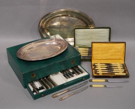 Versilbertes Metall-Set: Set mit 12 großen und 12 