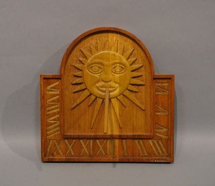 Sonnenuhr aus Holz. Signiert: H. Barrero. 40 x 39,