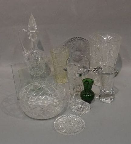 Manette de verrerie et crisallerie, carafe, vases,