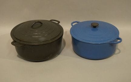 Deux cocottes en fonte, Le Creuset bleue et Belge 