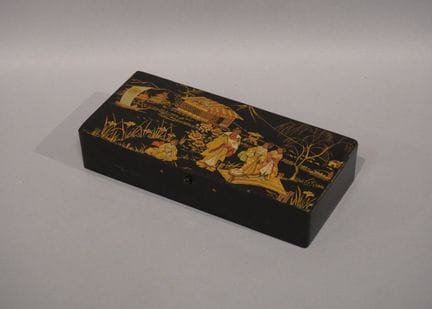 Japanische Schatulle aus schwarz lackiertem Holz m
