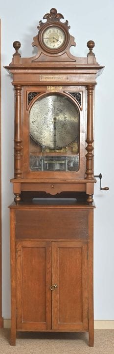 Polyphon
立式金属唱片音乐盒，直径40厘米（附带13张唱片）。 双键盘，每组34片音簧，配有