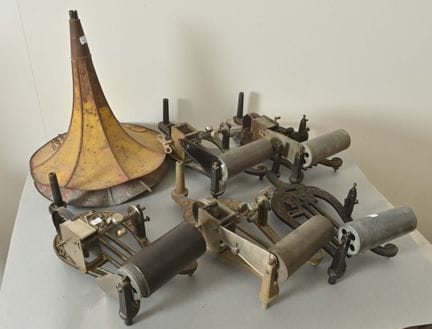 5 Platines de phono lyre avec 2 pavillons floraux 
