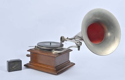 Zonophone
Fonografo per dischi a 78 giri con punti
