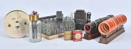 Set di pile e batterie, tra cui una pila Edison in
