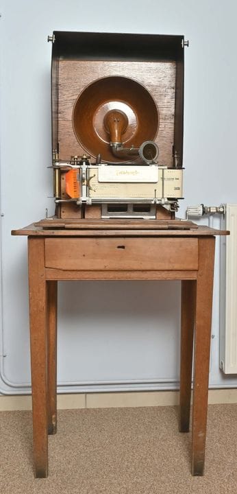 Pathé
Pathégraphe complet (système éducatif), dans