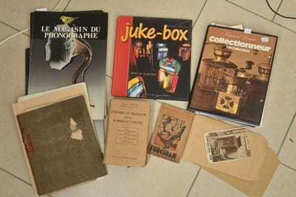 Lot de documents divers : le collectionneur, 3 exe