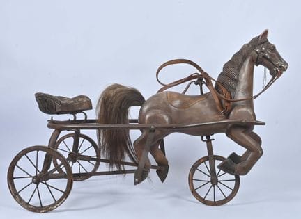 Ecole XIXe,
sulky d'enfant en bois sculpté formant