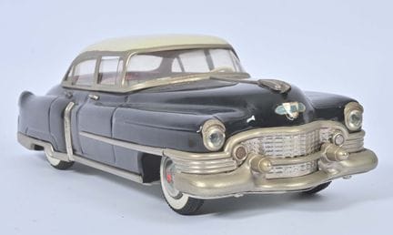GAMA, Cadillac Sedan
à friction noire, toit blanc,