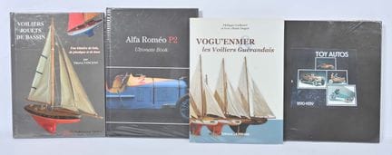 Quatre ouvrages sur les jouets : deux sur les voil