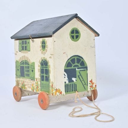 Bâtiment de ferme ouvrant en bois peint au pochoir