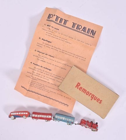 P'tit Train et bus miniature en composition peinte