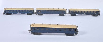 L.R., 4-Wagen-Zug der SNCF 
(31 cm) mit Drehgestel