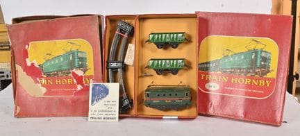 Hornby, Set der M5-Serie
mit einem Güterzug aus be