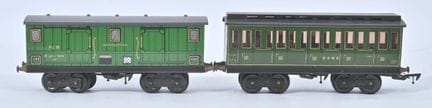 A.S.,
Zwei Wagen mit Drehgestellen aus grün lithog