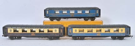 Jep, Personenzug 
mit drei Wagen mit L-Drehgestell