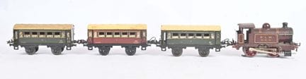 Hornby, PLM-Zug
mit elektrischer Lok mit Tender 02
