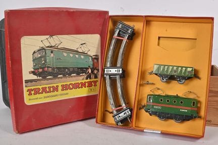 Hornby, M6-Set
mit grünem Triebwagen BB 8051, eine