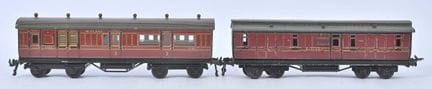 Bassett Lowke
Zwei Midland-Wagen aus braunem, lith