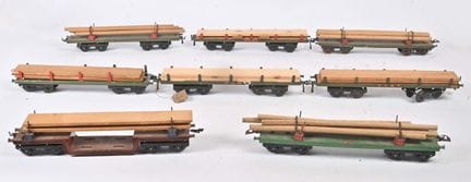 Hornby, sieben Drehgestellwagen
für Holztransport 