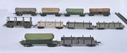 L.R., Zug mit zehn
Transportwaggons mit Drehgestel