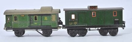 Märklin, scartamento O,
Due vagoni merci: uno con 