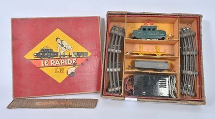 L.R., burgunderrotes Set, Art.-Nr. 1009
mit PO-Zug
