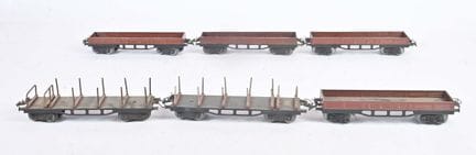 Hornby, sechs Drehgestellwagen,
davon vier Flachwa