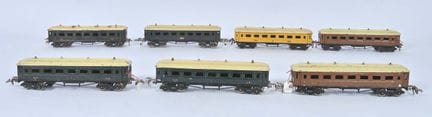 L.R., PLM-Zug
mit sieben Drehgestellwagen (24 cm):
