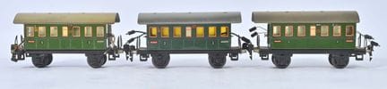 Märklin, scartamento O,
Tre vagoni a assi di 3ª cl