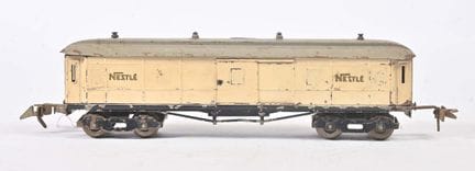 L.R., Drehgestellwagen
aus cremefarben lackiertem 