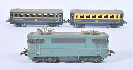 Hornby, Zug mit BB 9201,
sogenannter „Panorama“-Zu