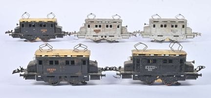 Hornby, fünf Lokomotiven der Baureihe 020 
SNCF, 2