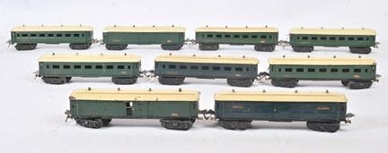 L.R., sieben grüne SNCF-Wagen
(24 cm) mit Drehgest