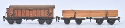 Märklin, scartamento O,
Due vagoni: uno è un vagon