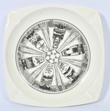 Gien, bandeja de loza con motivos pintados de loco
