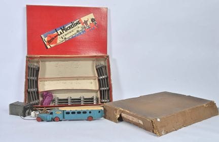 L.R., rotes Set „La Micheline“
mit blauem Zamak-Tr