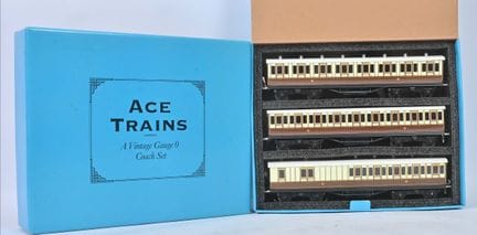 ACE, Abweichung 0
3-Wagen-Zug, englisches LNWR-Net