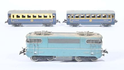 Hornby, Zug mit BB 9201,
sogenannter „Panorama“-Zu