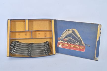 Hornby, leeres Set O-3TE
mit Schienen.