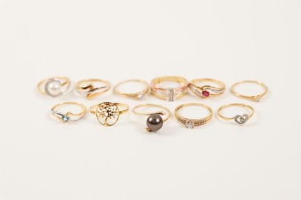 Set of eleven rings in 9K (375) yellow and white g
