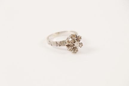 18K White Gold (750) Daisy Ring
TDD 58 - Weight: 3