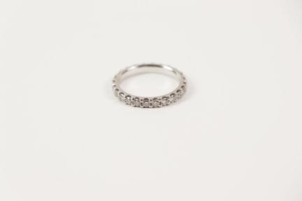 18K white gold (750) wedding band set with 24 bril