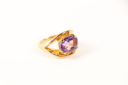 18K yellow gold (750) cocktail ring set with a fac